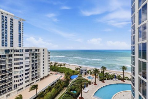 Condominio en venta en Sunny Isles Beach, Florida, 2 dormitorios, 175.21 m2 № 2190602 - foto 2