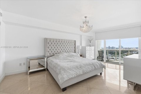 Condominio en venta en Sunny Isles Beach, Florida, 2 dormitorios, 175.21 m2 № 2190602 - foto 18