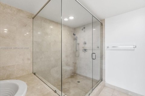 Condominio en venta en Sunny Isles Beach, Florida, 2 dormitorios, 175.21 m2 № 2190602 - foto 23