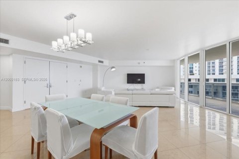 Condominio en venta en Sunny Isles Beach, Florida, 2 dormitorios, 175.21 m2 № 2190602 - foto 14