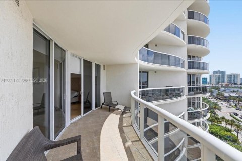 Condominio en venta en Sunny Isles Beach, Florida, 2 dormitorios, 175.21 m2 № 2190602 - foto 28