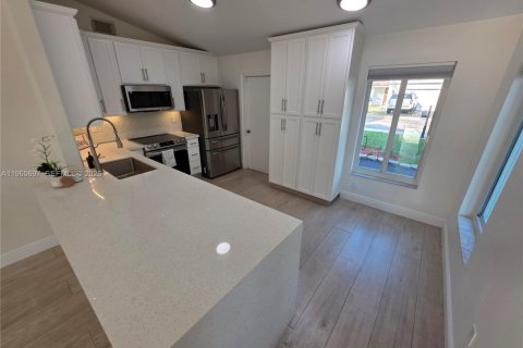 Купить виллу или дом в Дейви, Флорида 3 спальни, 112.32м2, № 2027357 - фото 2