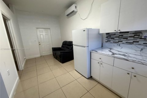 Снять в аренду коммерческую недвижимость в Майами, Флорида 1 спальня, № 1963600 - фото 4