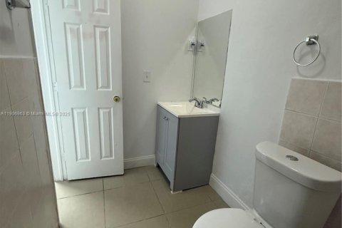 Снять в аренду коммерческую недвижимость в Майами, Флорида 1 спальня, № 1963600 - фото 12