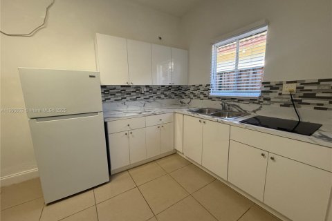Снять в аренду коммерческую недвижимость в Майами, Флорида 1 спальня, № 1963600 - фото 3