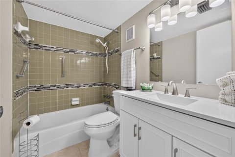 Condo in Daytona Beach, Florida, 2 bedrooms  № 2195880 - photo 23