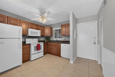 Condo in Daytona Beach, Florida, 2 bedrooms  № 2195880 - photo 10