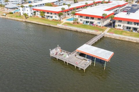 Condo in Daytona Beach, Florida, 2 bedrooms  № 2195880 - photo 27