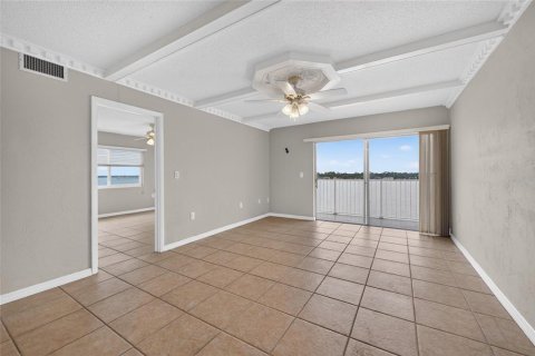 Condo in Daytona Beach, Florida, 2 bedrooms  № 2195880 - photo 13