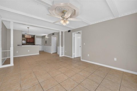 Condo in Daytona Beach, Florida, 2 bedrooms  № 2195880 - photo 14