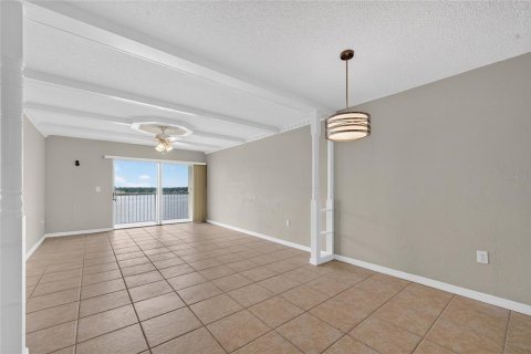 Condo in Daytona Beach, Florida, 2 bedrooms  № 2195880 - photo 12