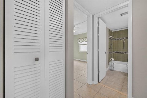 Condo in Daytona Beach, Florida, 2 bedrooms  № 2195880 - photo 20