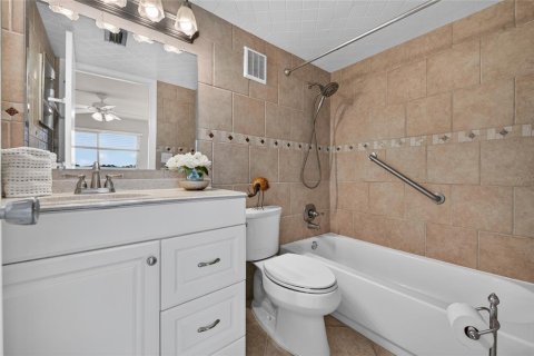 Condo in Daytona Beach, Florida, 2 bedrooms  № 2195880 - photo 19