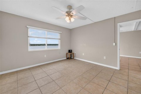 Condo in Daytona Beach, Florida, 2 bedrooms  № 2195880 - photo 15