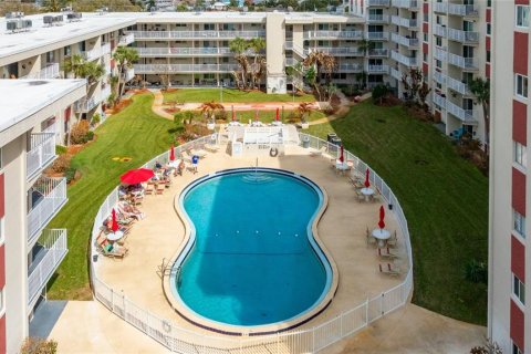 Condo in Daytona Beach, Florida, 2 bedrooms  № 2195880 - photo 29