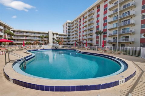 Condo in Daytona Beach, Florida, 2 bedrooms  № 2195880 - photo 30