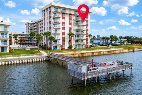 Condominio en Daytona Beach, Florida, 2 dormitorios № 2195880