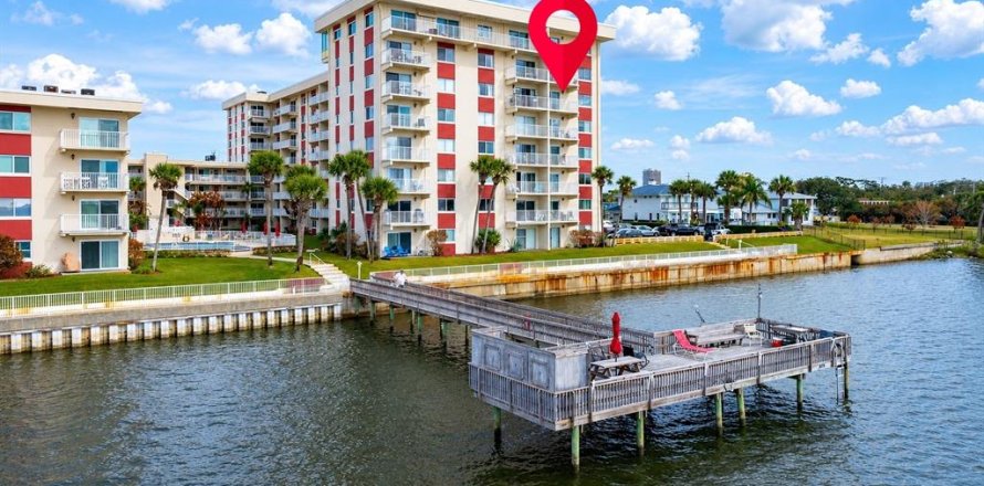 Condo in Daytona Beach, Florida, 2 bedrooms  № 2195880