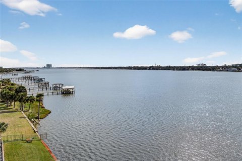 Condo in Daytona Beach, Florida, 2 bedrooms  № 2195880 - photo 7