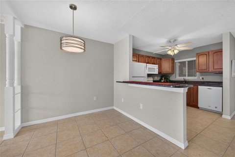 Condo in Daytona Beach, Florida, 2 bedrooms  № 2195880 - photo 11