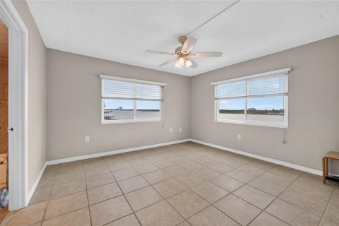 Condo in Daytona Beach, Florida, 2 bedrooms  № 2195880 - photo 16