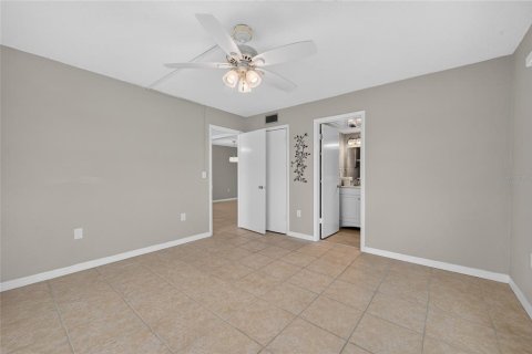Condo in Daytona Beach, Florida, 2 bedrooms  № 2195880 - photo 17