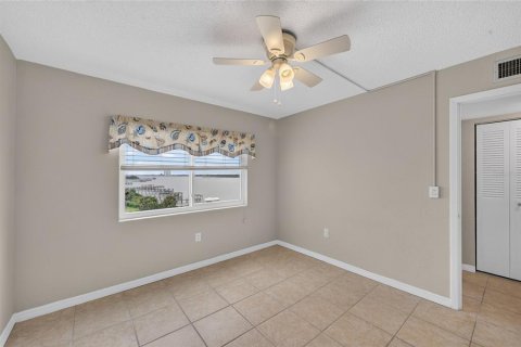 Condo in Daytona Beach, Florida, 2 bedrooms  № 2195880 - photo 22