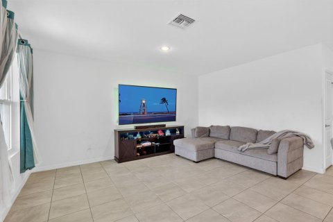 Casa en alquiler en St. Lucie, Florida, 4 dormitorios, 150.78 m2 № 2177218 - foto 9