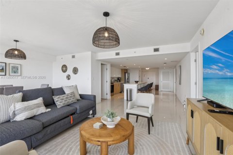 Condo in Bay Harbor Islands, Florida, 2 bedrooms № 2248035 - photo 7