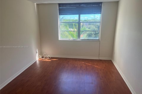 Condominio en alquiler en Miami, Florida, 1 dormitorio, 78.04 m2 № 1953768 - foto 6