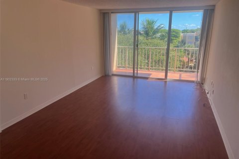 Condominio en alquiler en Miami, Florida, 1 dormitorio, 78.04 m2 № 1953768 - foto 2