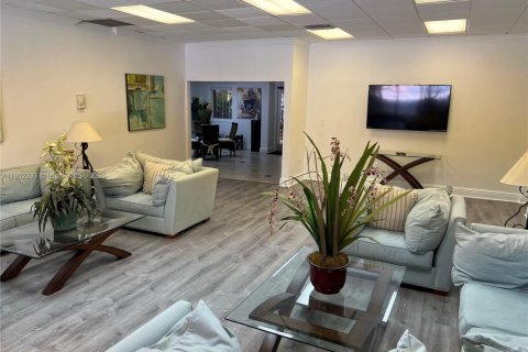 Condominio en alquiler en Miami, Florida, 1 dormitorio, 78.04 m2 № 1953768 - foto 15