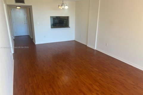 Condominio en alquiler en Miami, Florida, 1 dormitorio, 78.04 m2 № 1953768 - foto 4