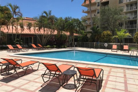 Condominio en alquiler en Miami, Florida, 1 dormitorio, 78.04 m2 № 1953768 - foto 21