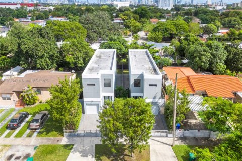 Casa en venta en Miami, Florida, 3 dormitorios, 386.47 m2 № 1964235 - foto 22