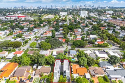 Casa en venta en Miami, Florida, 3 dormitorios, 386.47 m2 № 1964235 - foto 23