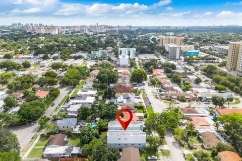 Casa en venta en Miami, Florida, 3 dormitorios, 386.47 m2 № 1964235 - foto 24