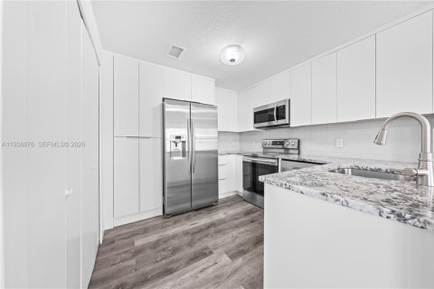 Adosado en alquiler en Doral, Florida, 2 dormitorios, 91.04 m2 № 1996706 - foto 11