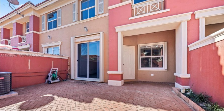 Adosado en Doral, Florida 2 dormitorios, 91.04 m2 № 1996706