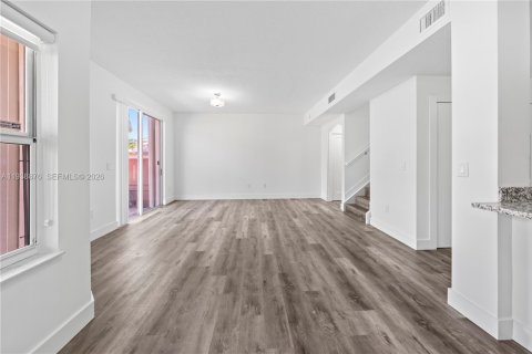 Adosado en alquiler en Doral, Florida, 2 dormitorios, 91.04 m2 № 1996706 - foto 7