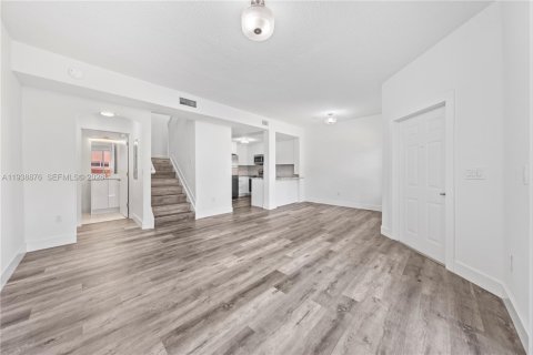 Adosado en alquiler en Doral, Florida, 2 dormitorios, 91.04 m2 № 1996706 - foto 12