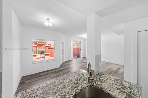 Adosado en alquiler en Doral, Florida, 2 dormitorios, 91.04 m2 № 1996706 - foto 8