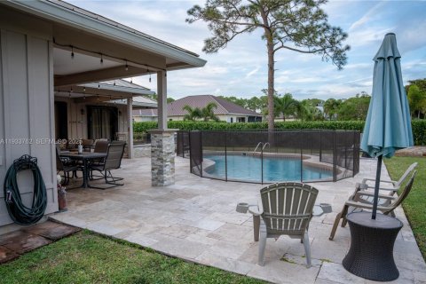 House in Jupiter, Florida 4 bedrooms, 300.07 sq.m. № 1992293 - photo 9