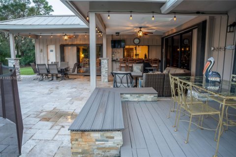 House in Jupiter, Florida 4 bedrooms, 300.07 sq.m. № 1992293 - photo 10