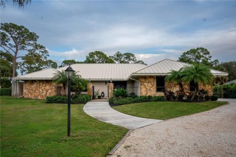 House in Jupiter, Florida 4 bedrooms, 300.07 sq.m. № 1992293 - photo 3
