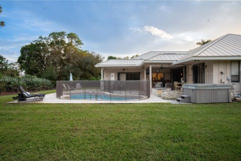 House in Jupiter, Florida 4 bedrooms, 300.07 sq.m. № 1992293 - photo 8