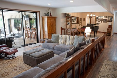 House in Jupiter, Florida 4 bedrooms, 300.07 sq.m. № 1992293 - photo 29