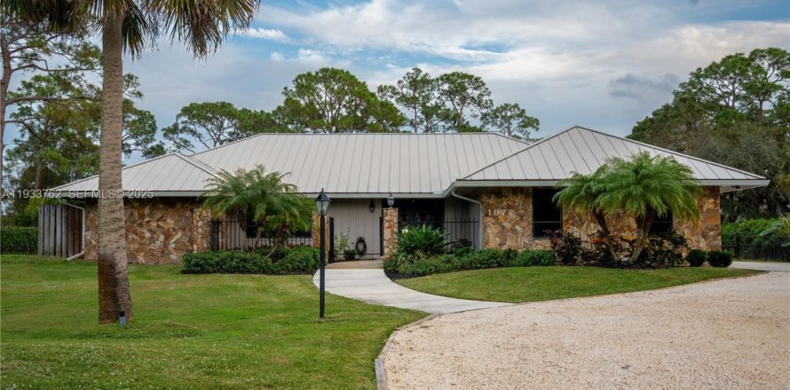 House in Jupiter, Florida 4 bedrooms, 300.07 sq.m. № 1992293