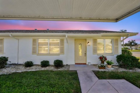 Condo in Sun City Center, Florida, 1 bedroom № 2093913 - photo 2
