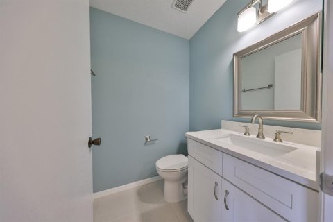 Condo in Sun City Center, Florida, 1 bedroom № 2093913 - photo 16